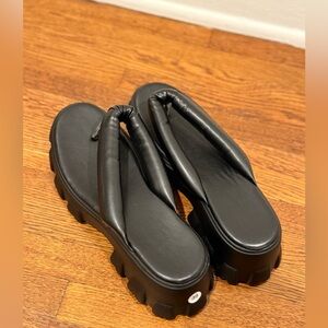 Women’s Black Sandals Size 7